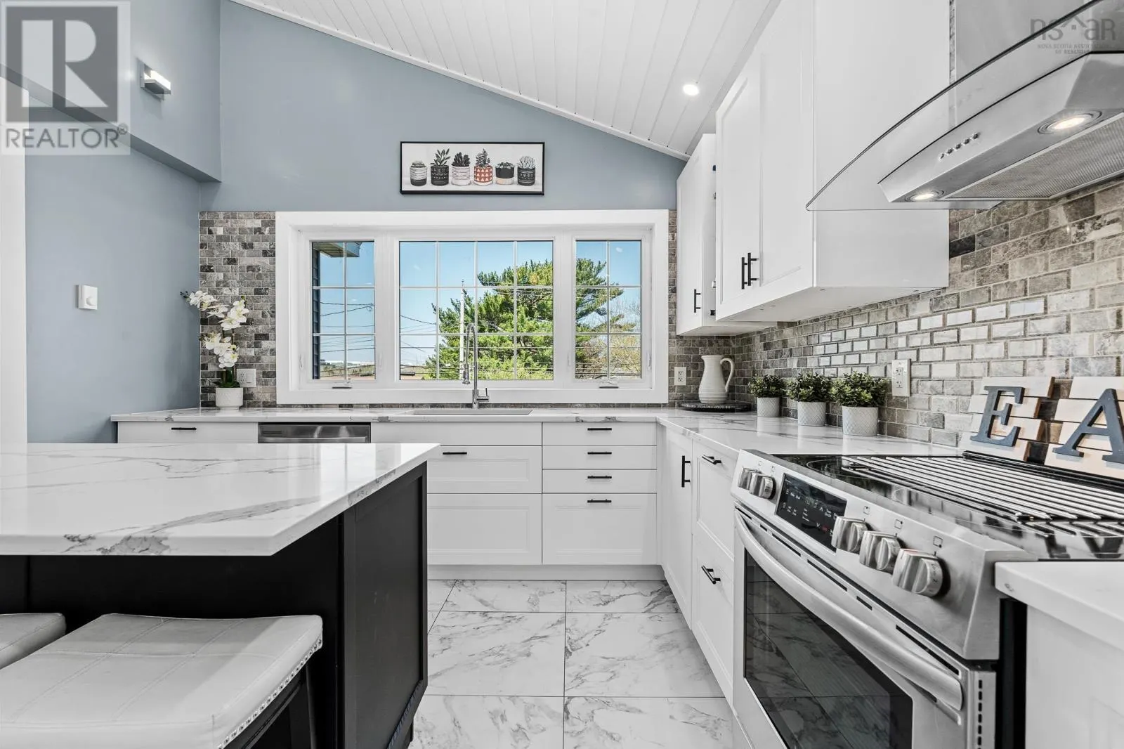 704 Waverley Road