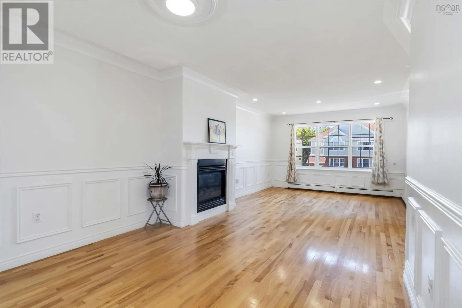 2 Rosehurst Close