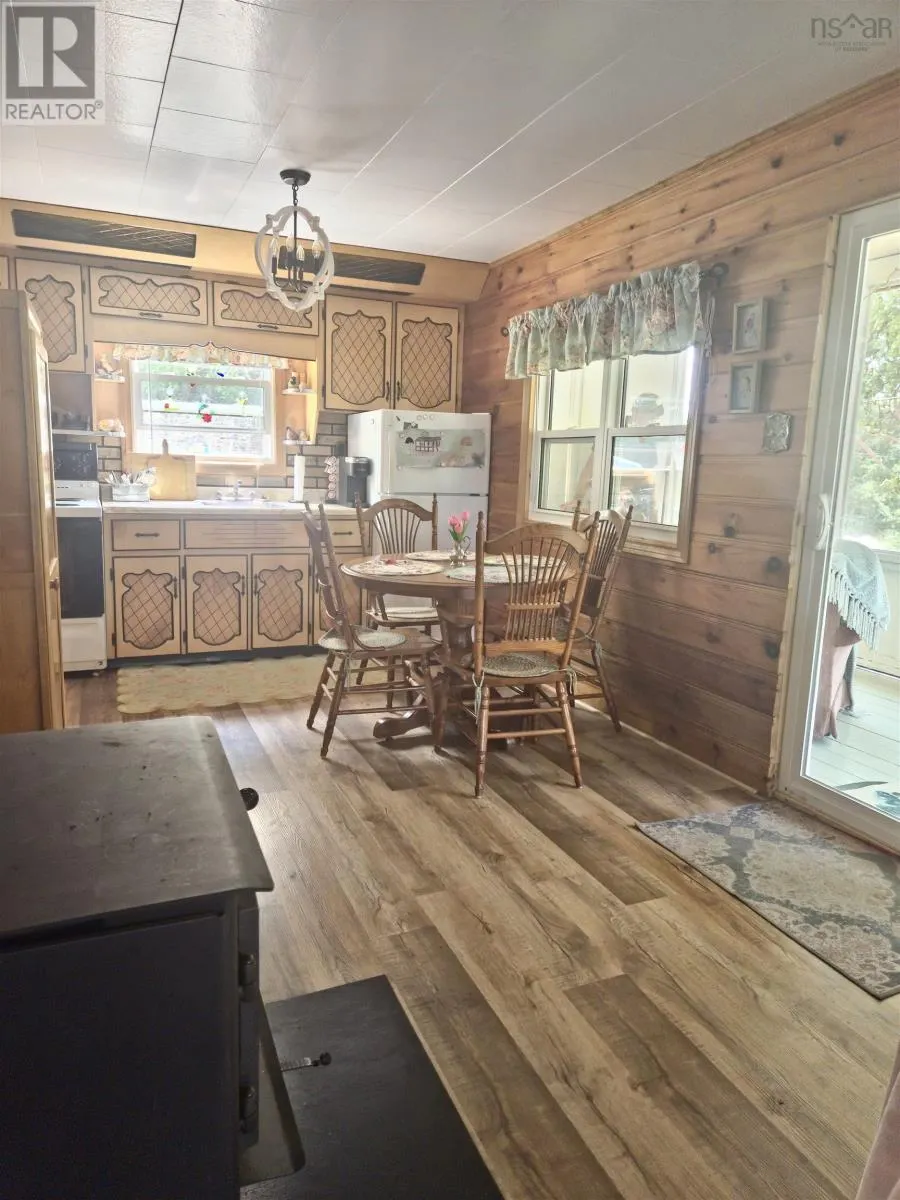 2818 Highway 395