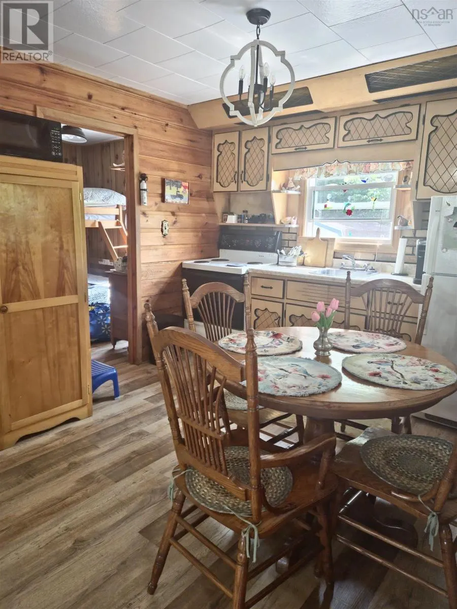 2818 Highway 395