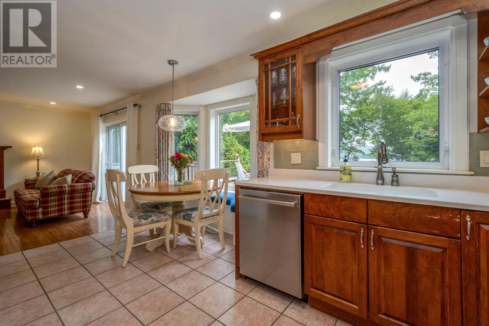 23 Lakeshore Park Terrace