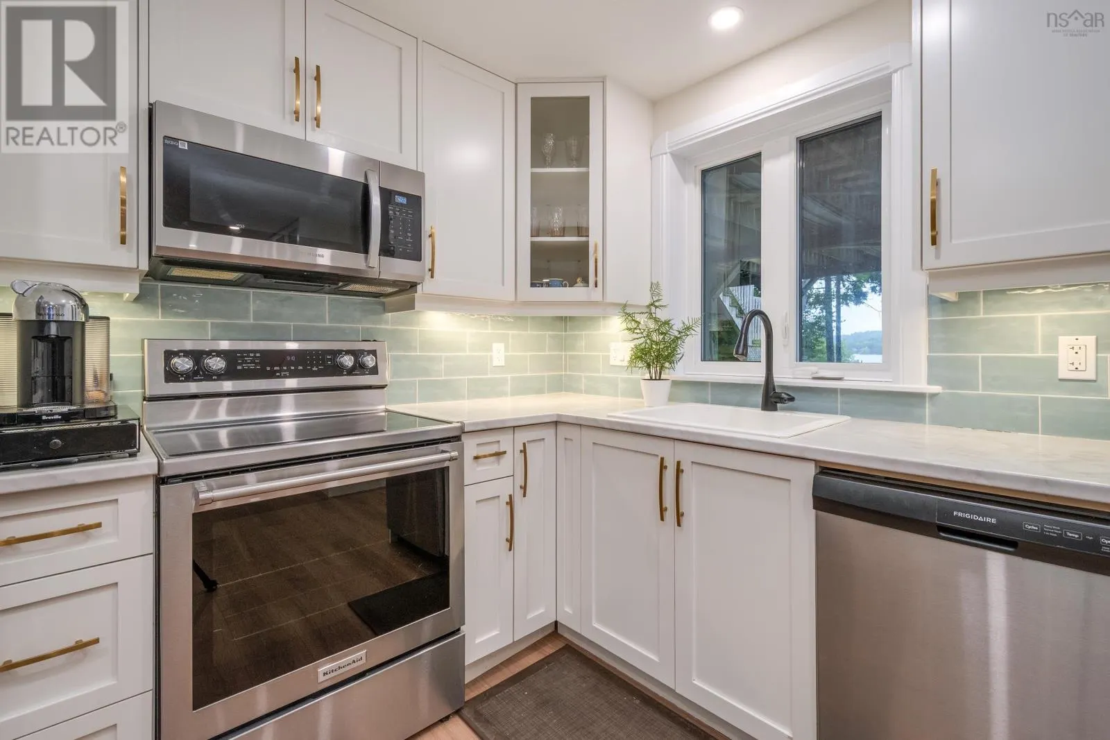 23 Lakeshore Park Terrace