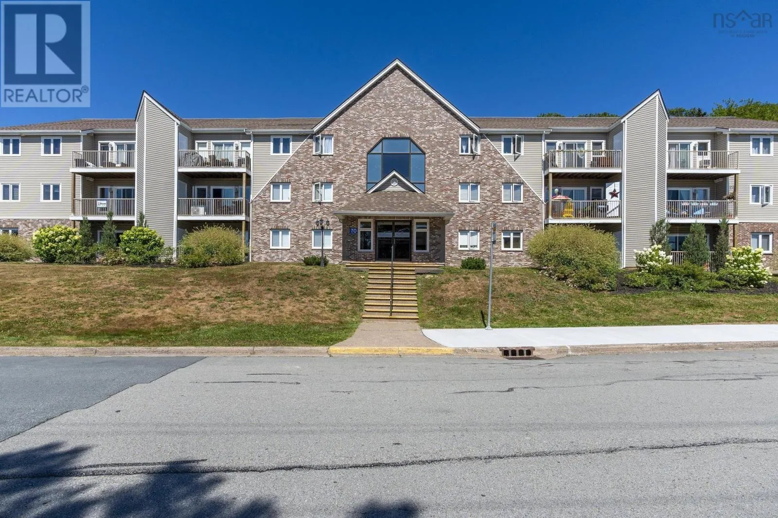 8 70 Collins Grove