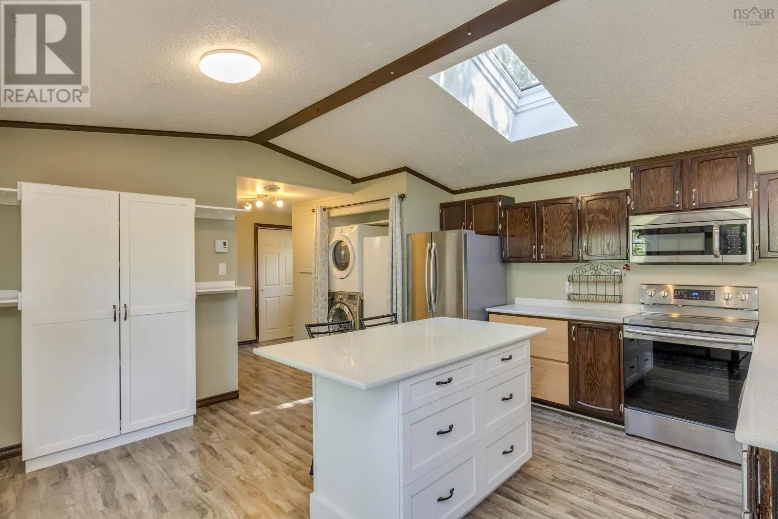 11 CEDARWOOD Crescent