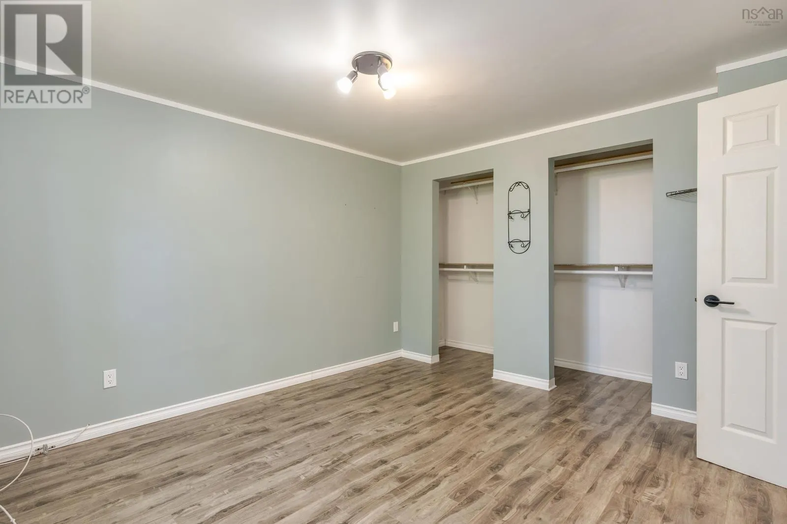 11 CEDARWOOD Crescent