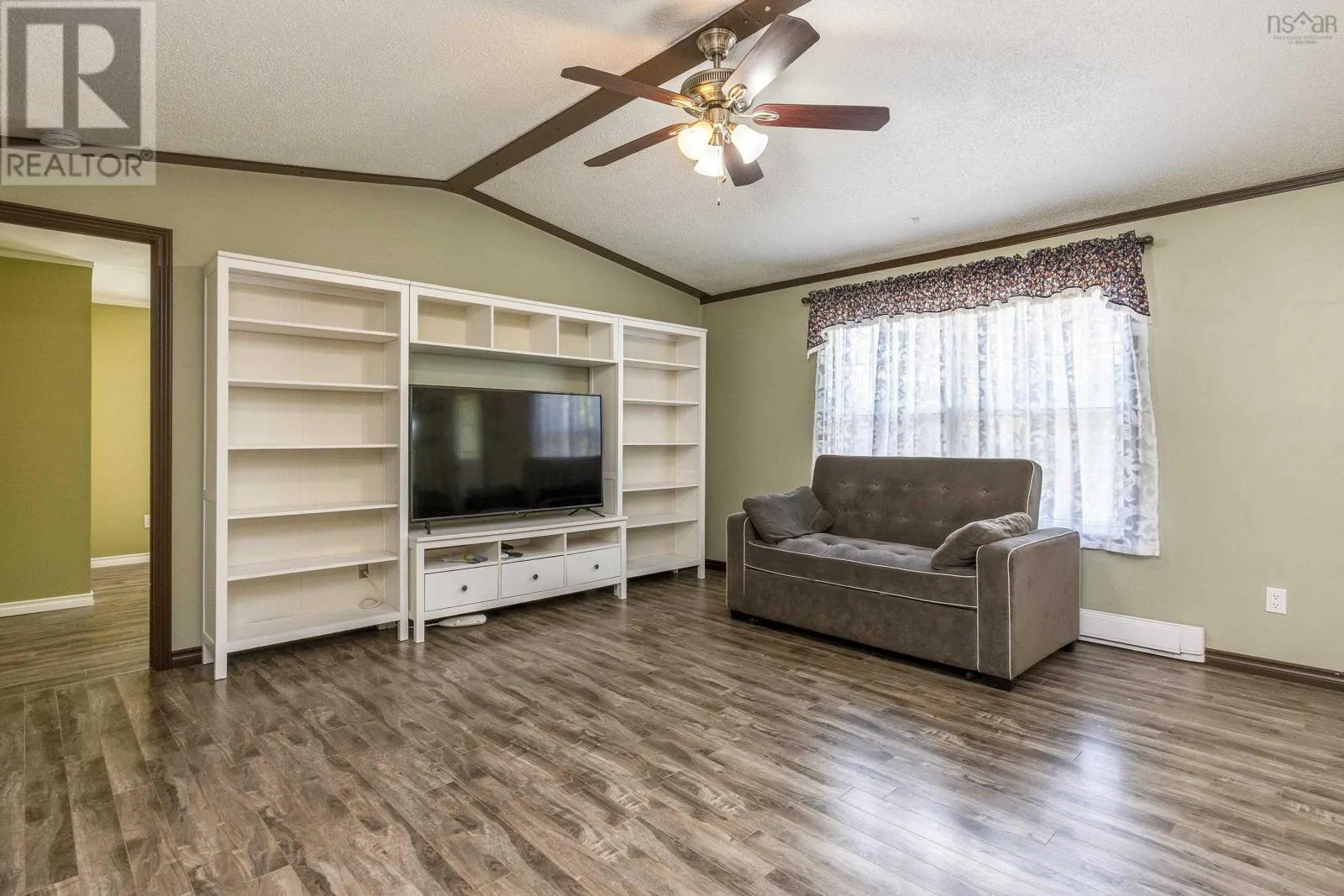 11 CEDARWOOD Crescent