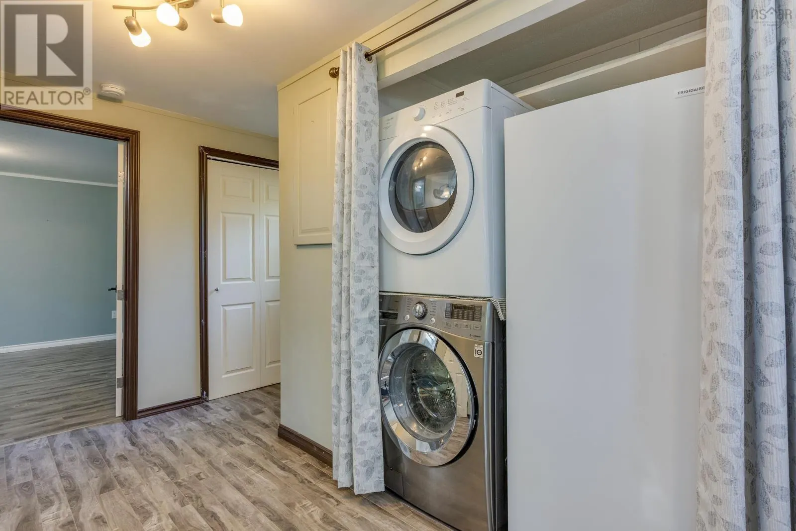 11 CEDARWOOD Crescent