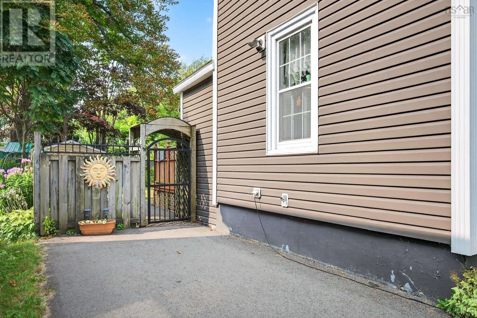 411 TOWNSEND STREET