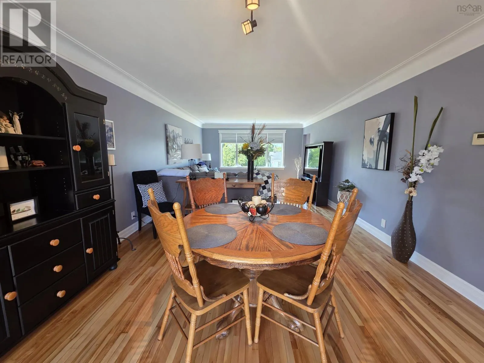 53 Holyrood Drive