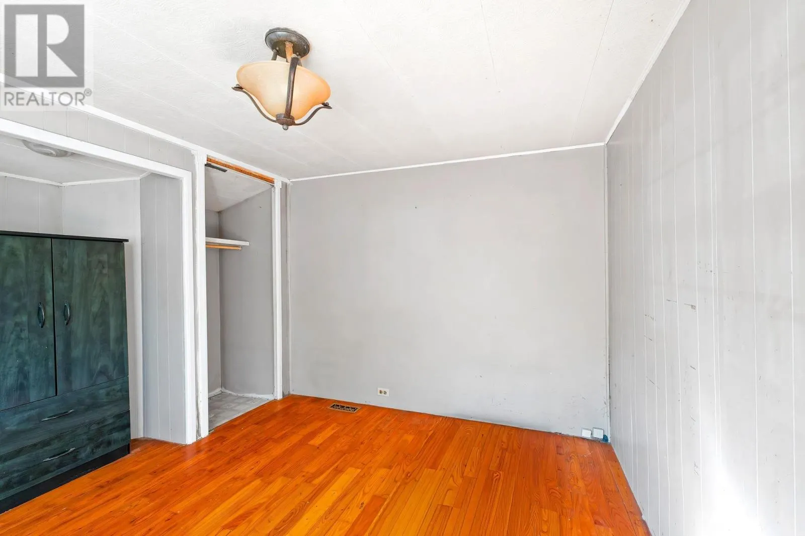 7 OAKWOOD Crescent