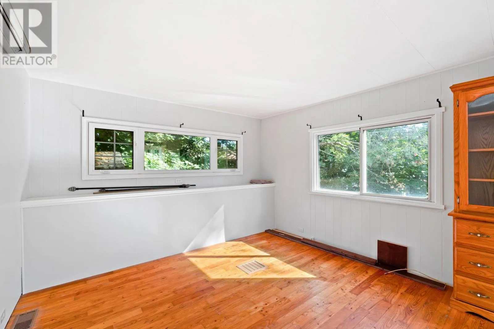 7 OAKWOOD Crescent