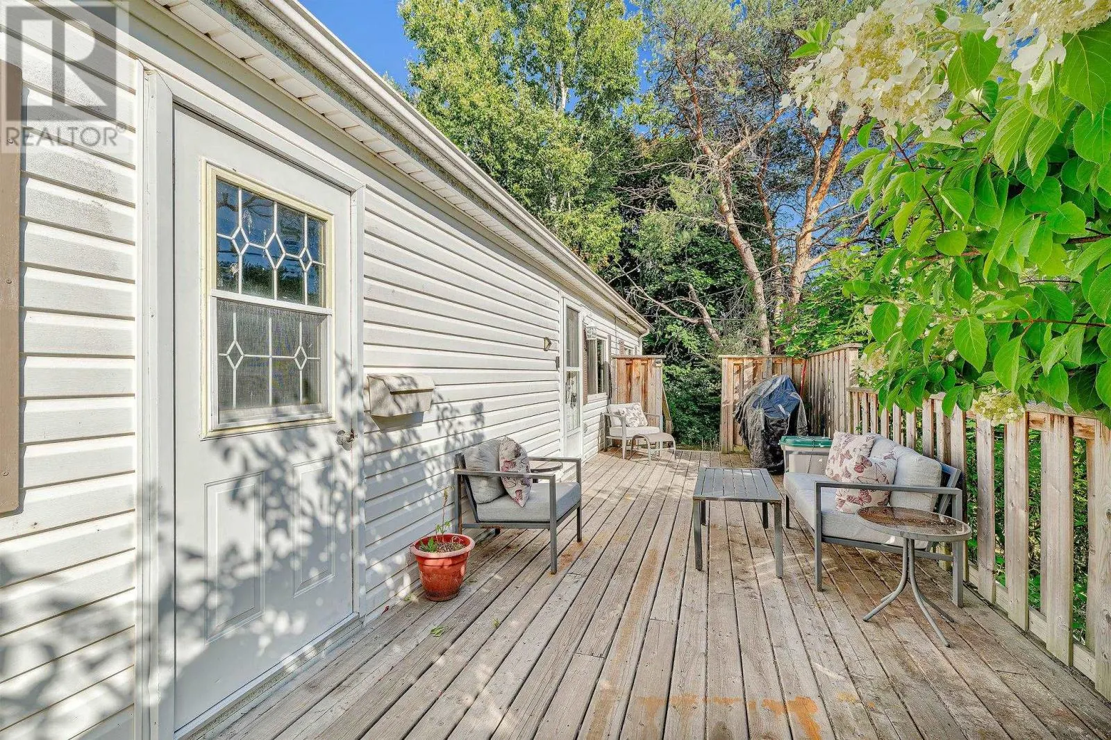 7 OAKWOOD Crescent