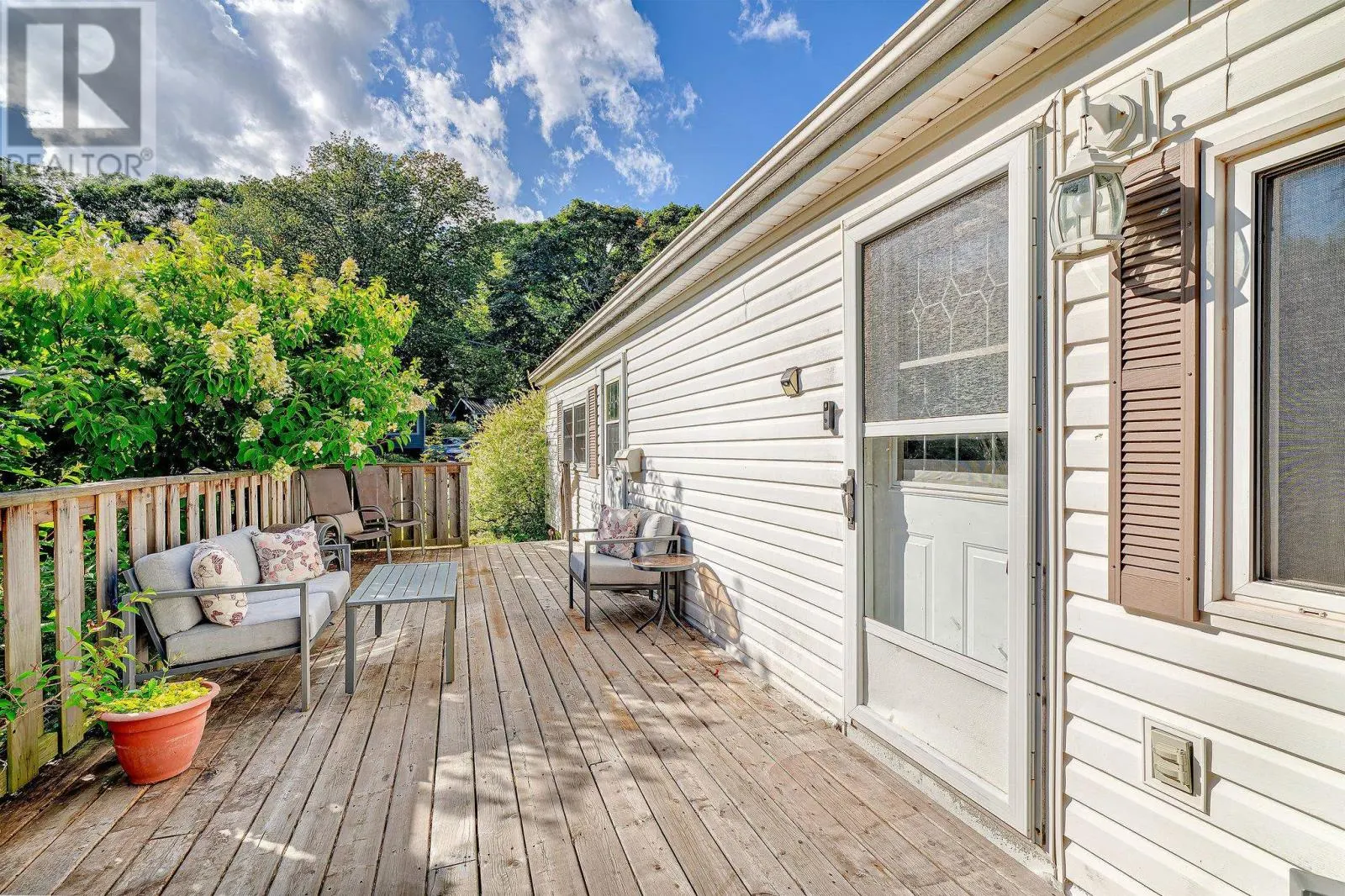 7 OAKWOOD Crescent