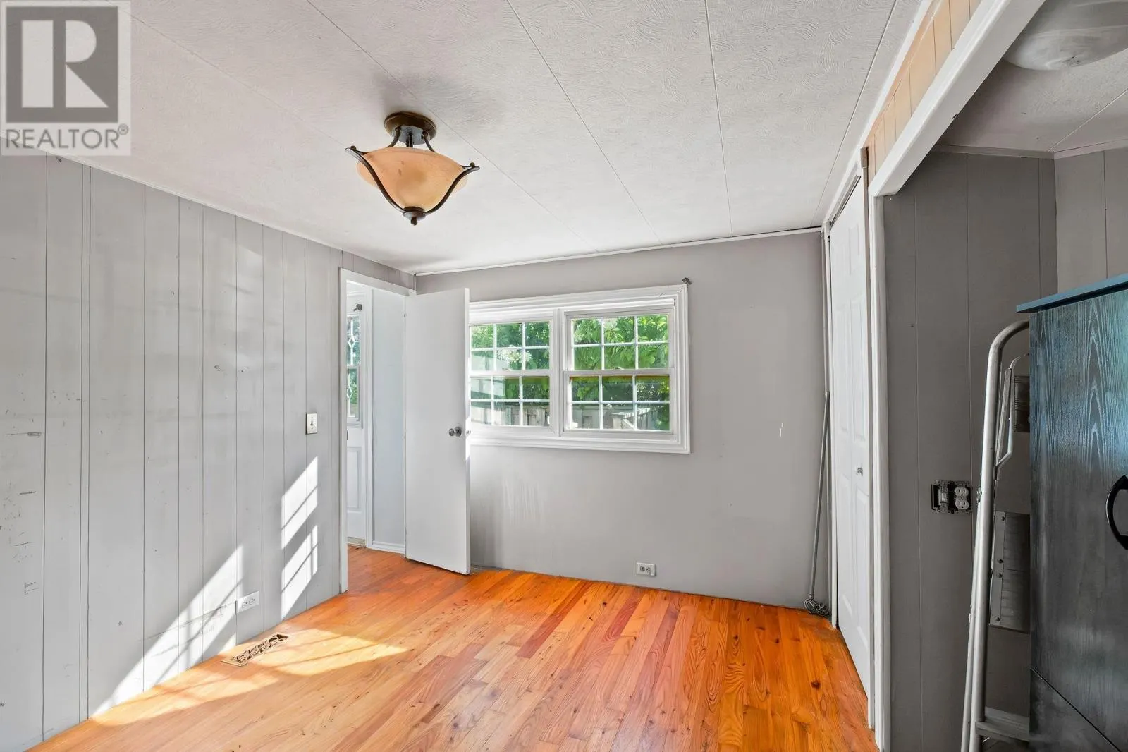 7 OAKWOOD Crescent