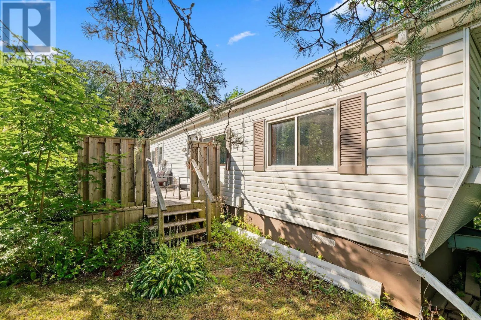 7 OAKWOOD Crescent