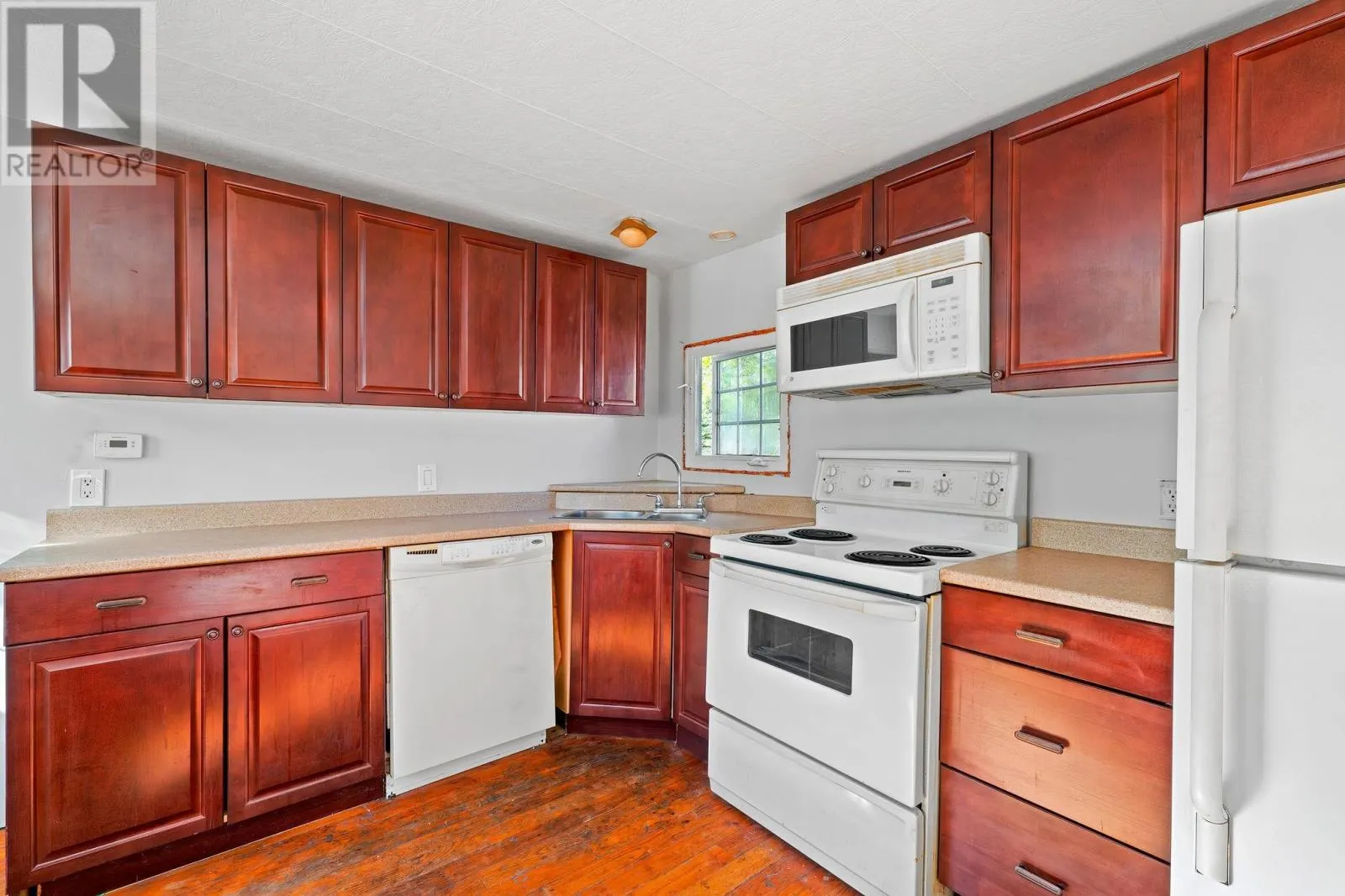 7 OAKWOOD Crescent