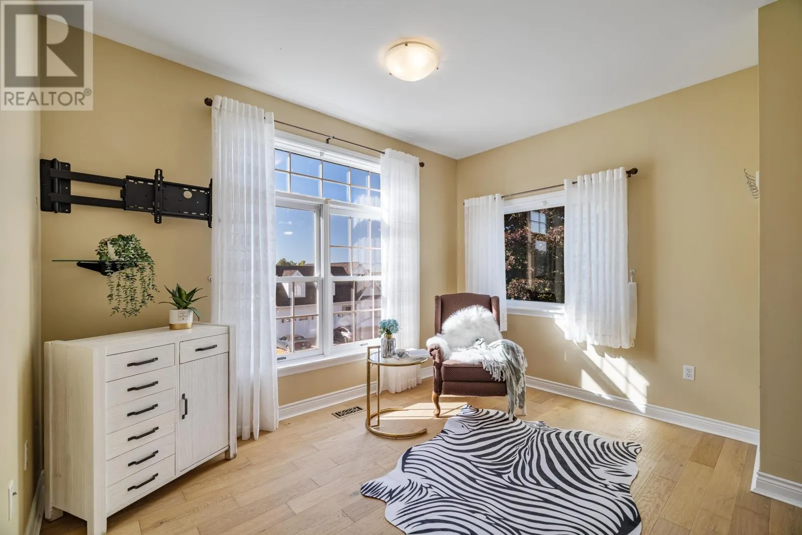 1 Strathmore Lane