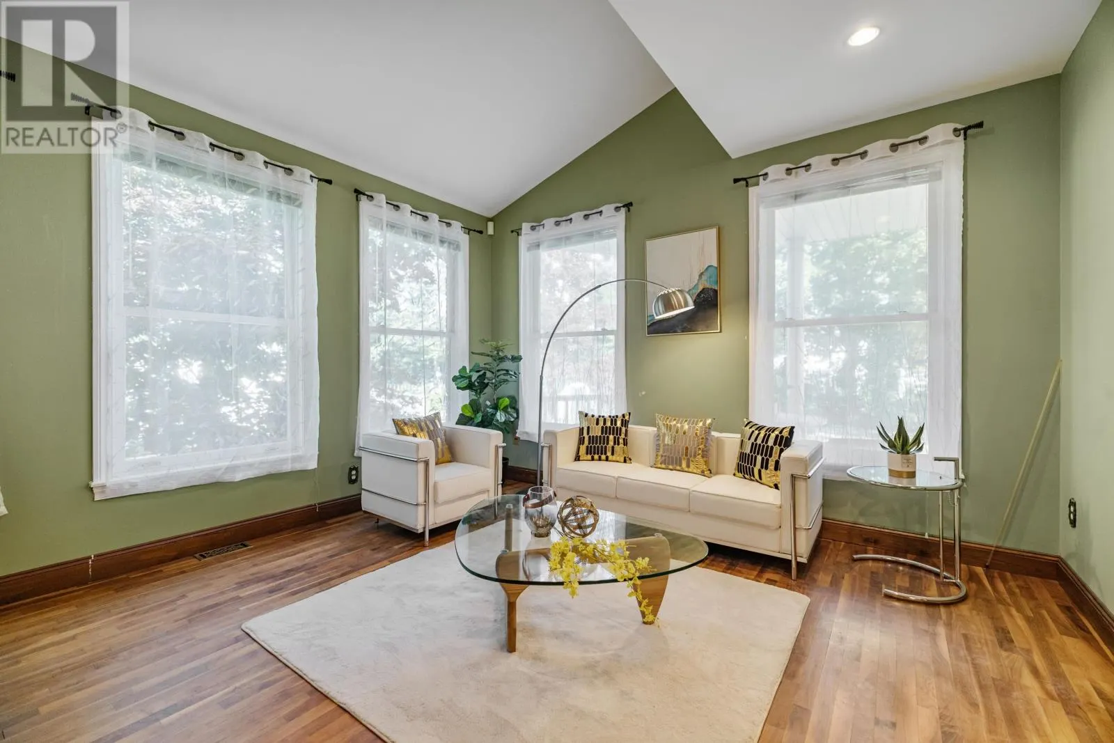 1 Strathmore Lane