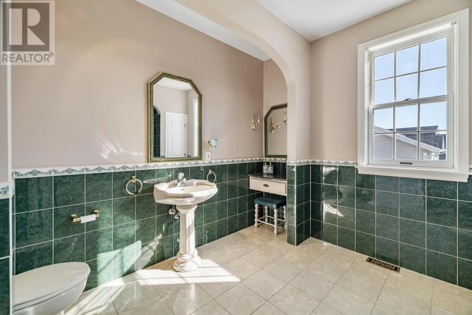 1 Strathmore Lane
