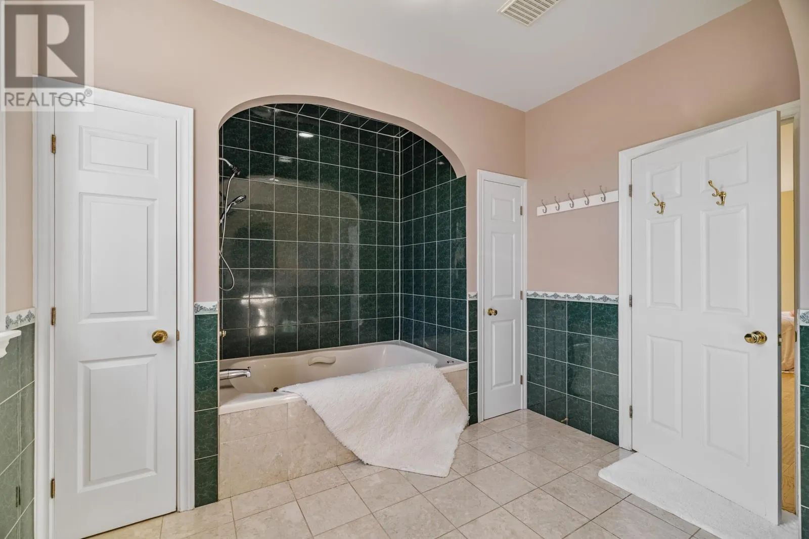 1 Strathmore Lane