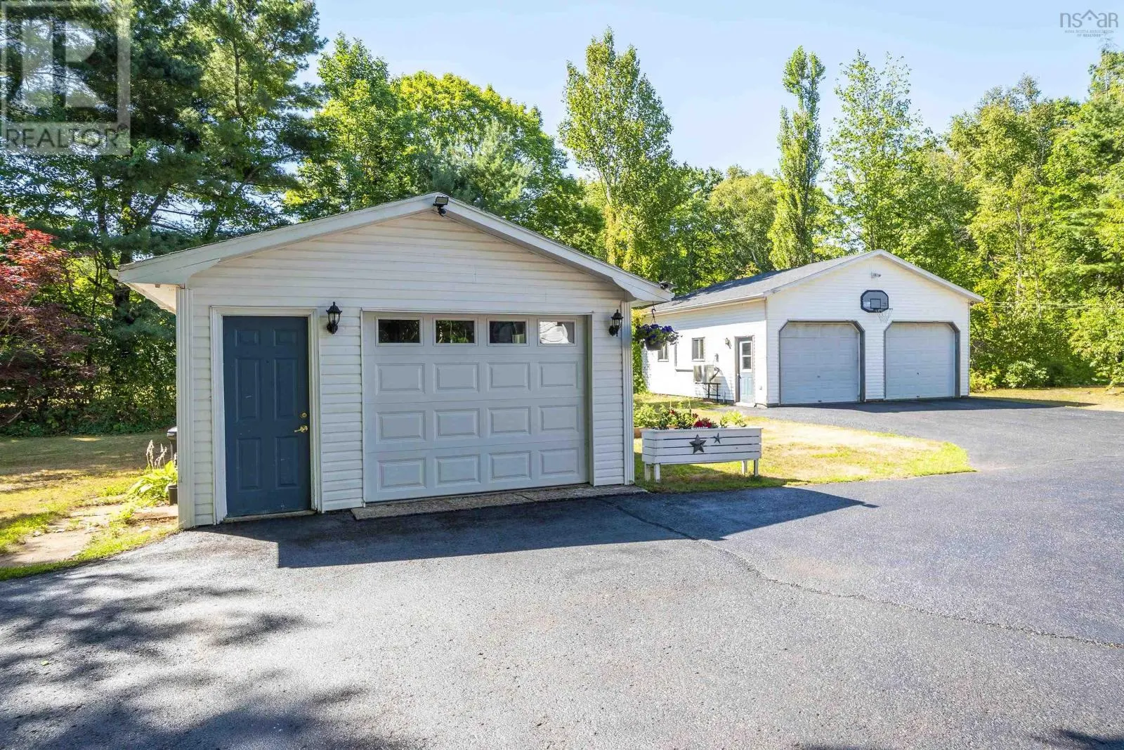 3126 Cornwallis Crescent
