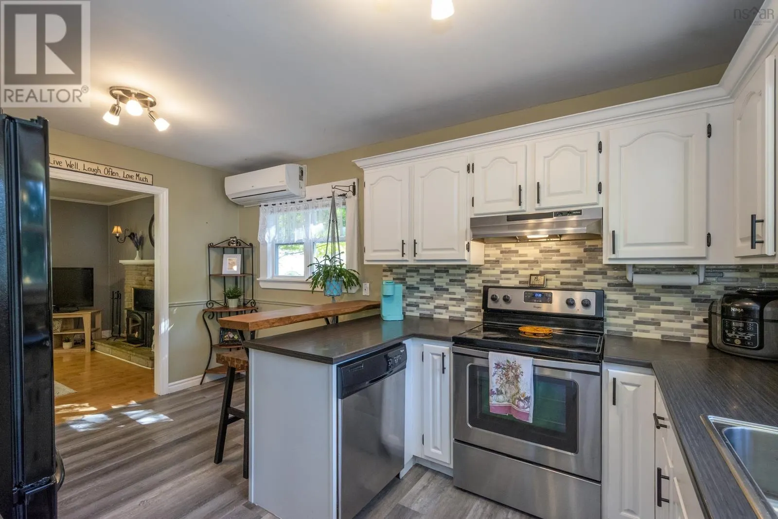 3126 Cornwallis Crescent