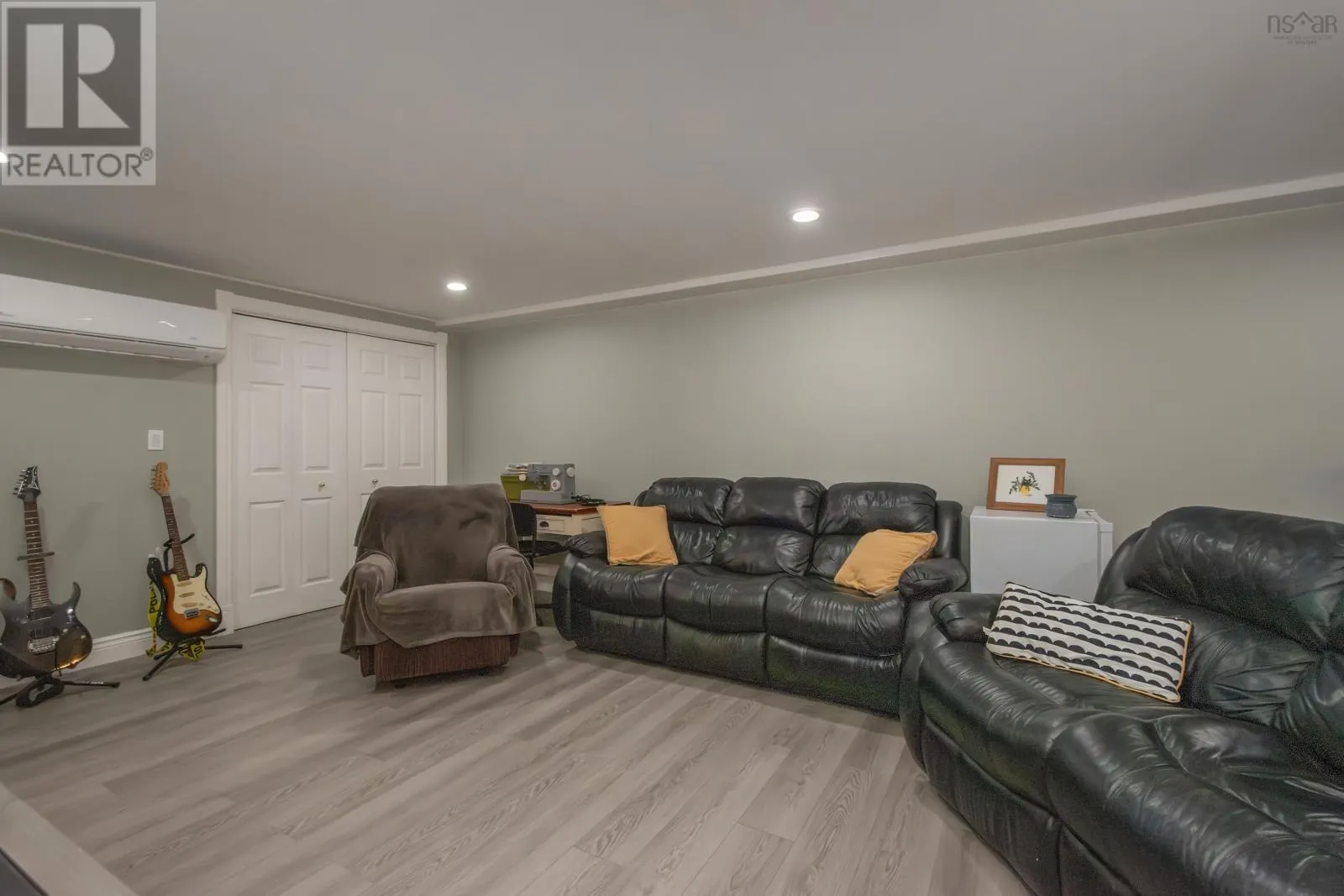 3126 Cornwallis Crescent
