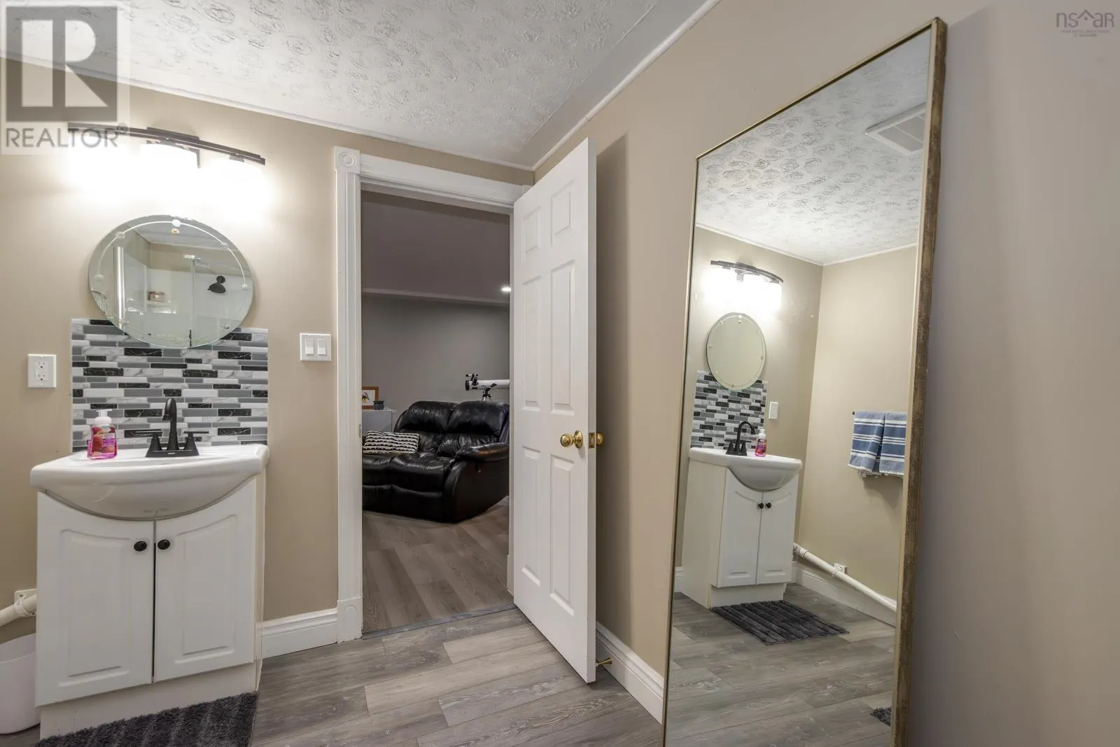 3126 Cornwallis Crescent