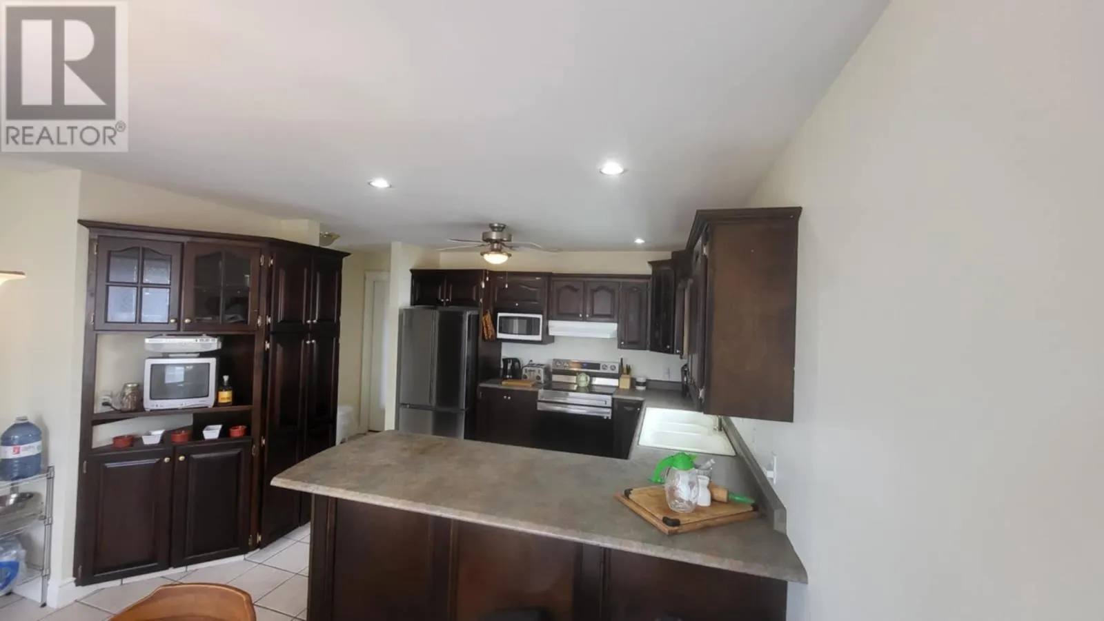 16 Bell Crescent