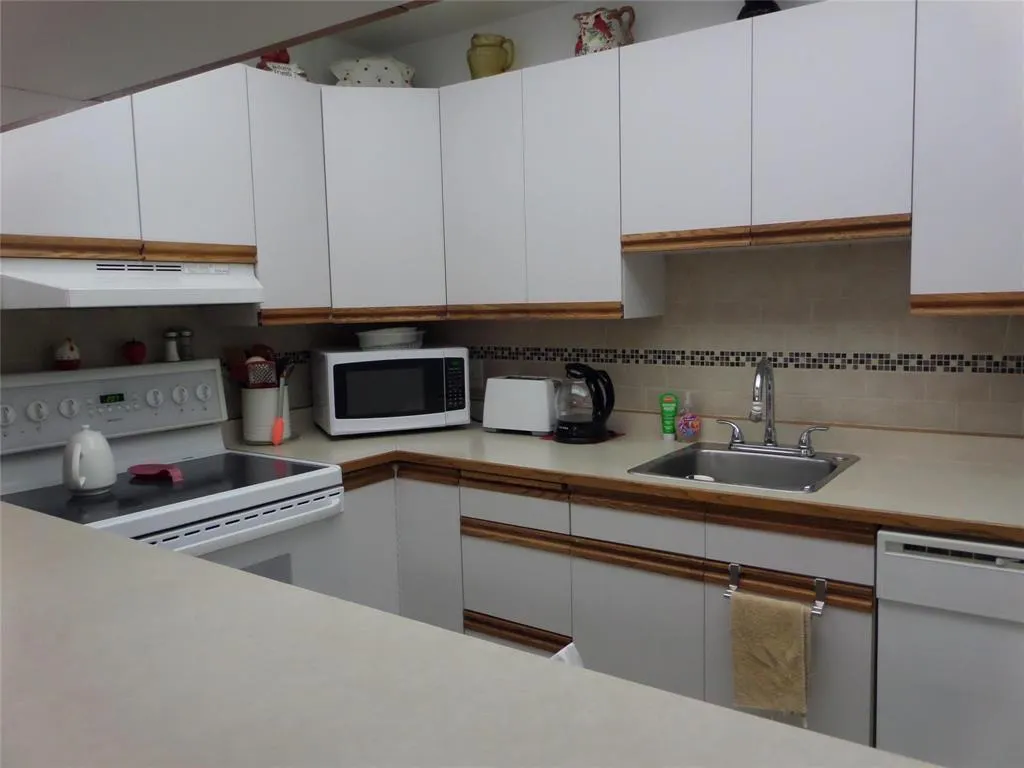 A211 3271 Pembina Highway