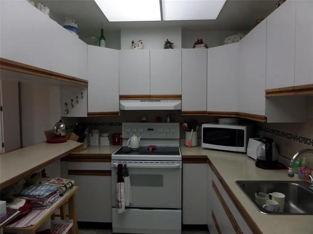 A211 3271 Pembina Highway