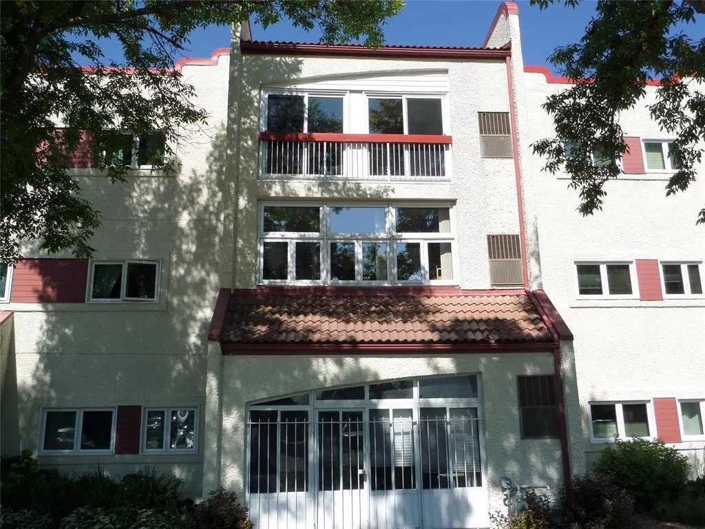 A211 3271 Pembina Highway