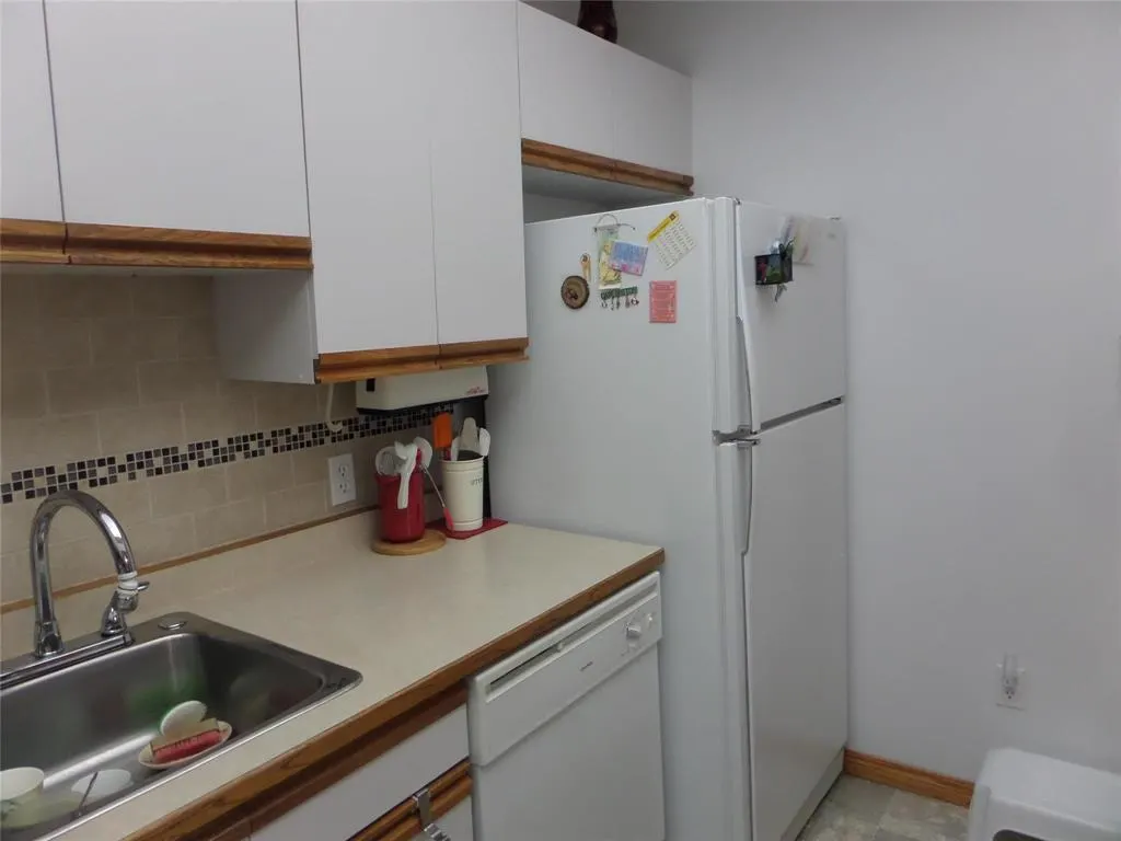 A211 3271 Pembina Highway