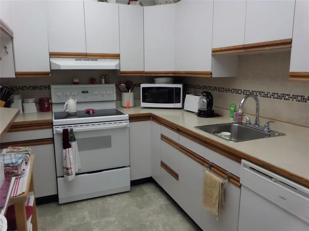 A211 3271 Pembina Highway