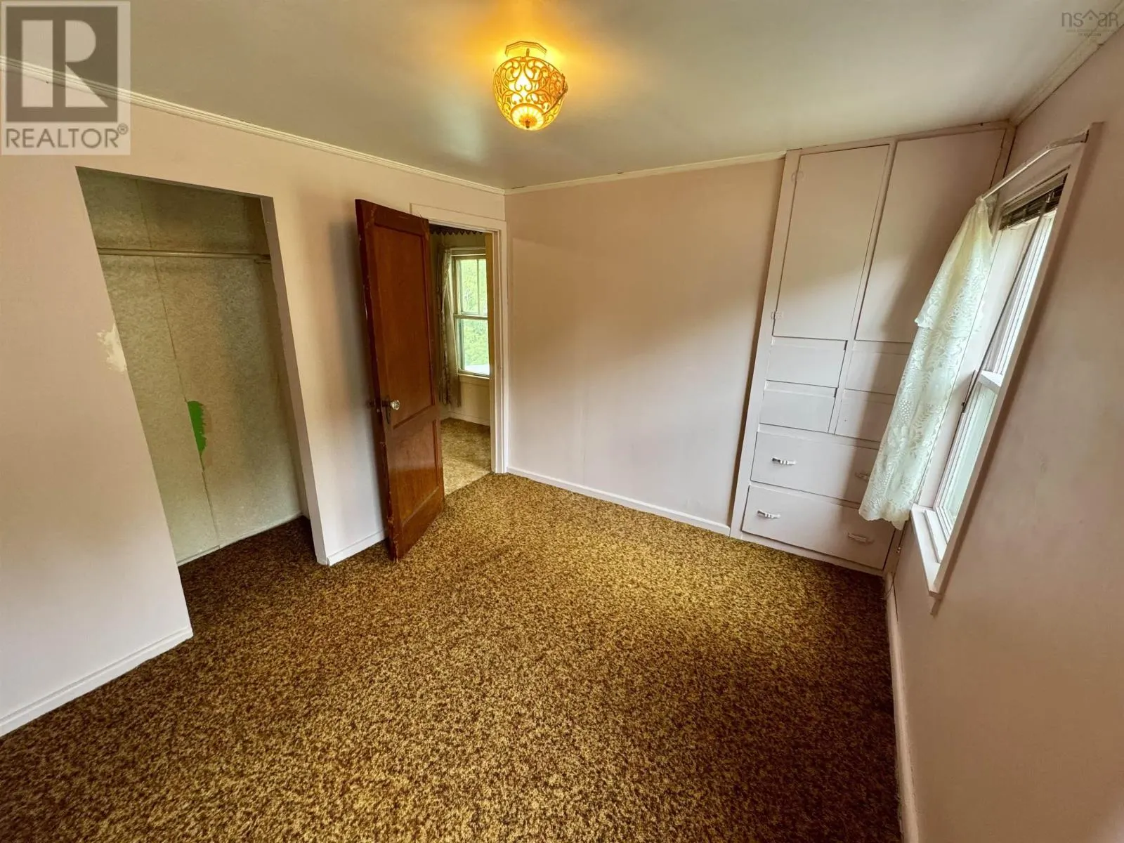 9 Silver Road