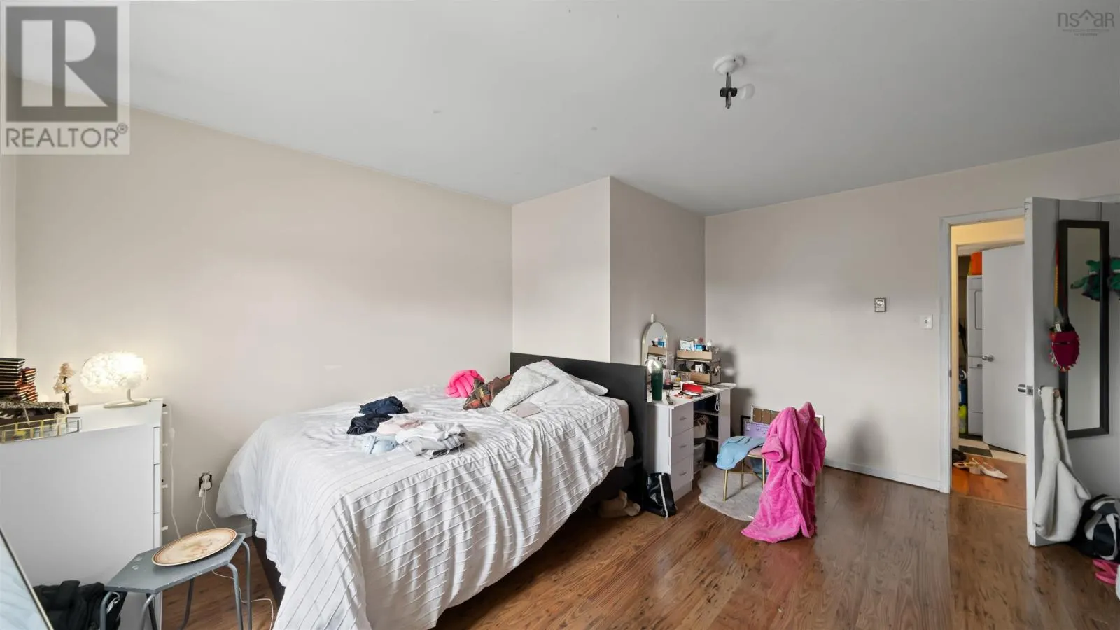 2536 Windsor Street|2534  Windsor Street