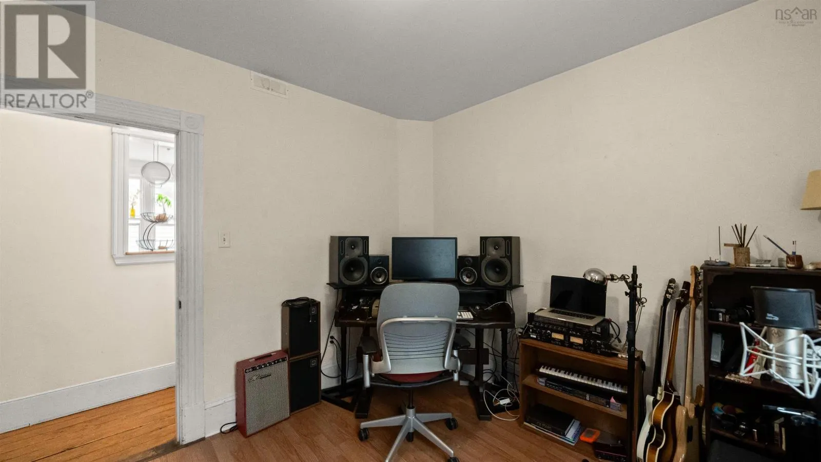 2536 Windsor Street|2534  Windsor Street