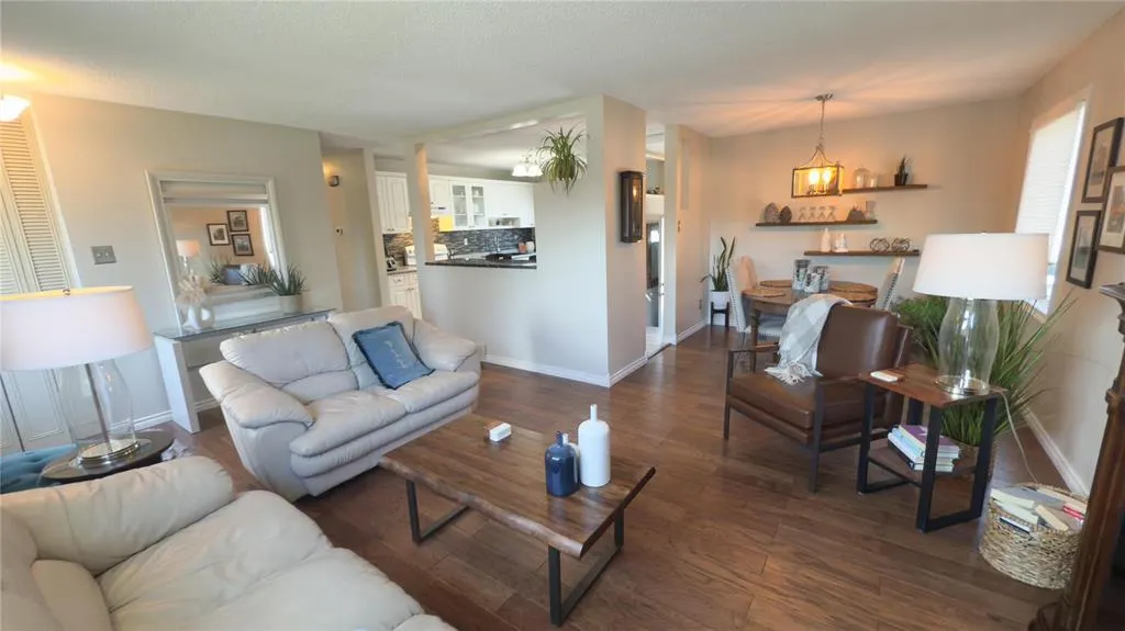 83 Manorview Close
