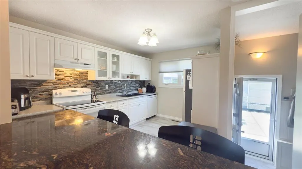 83 Manorview Close
