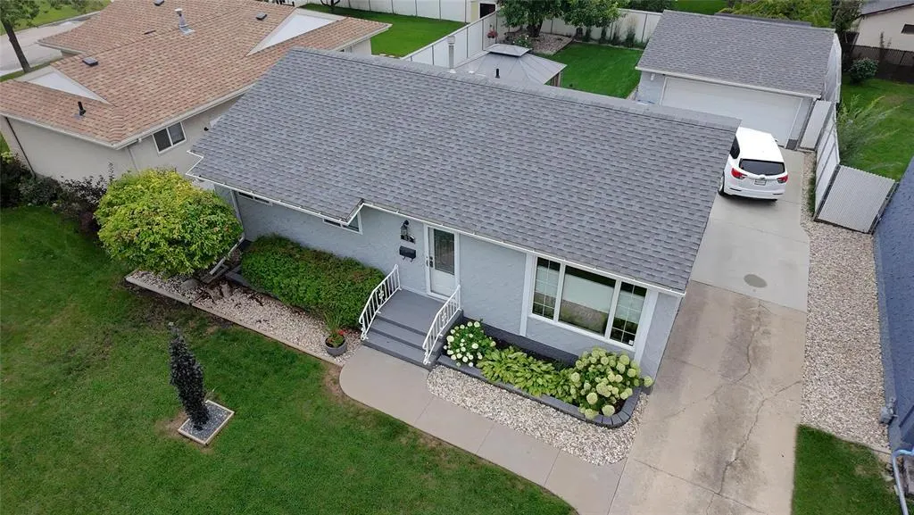 83 Manorview Close