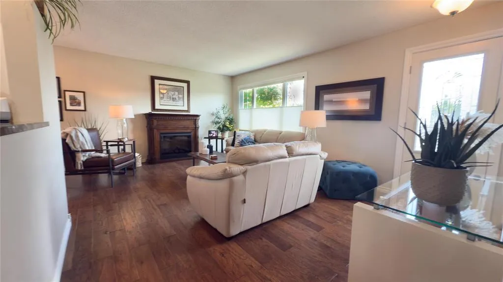 83 Manorview Close