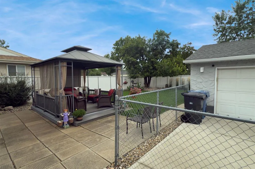 83 Manorview Close