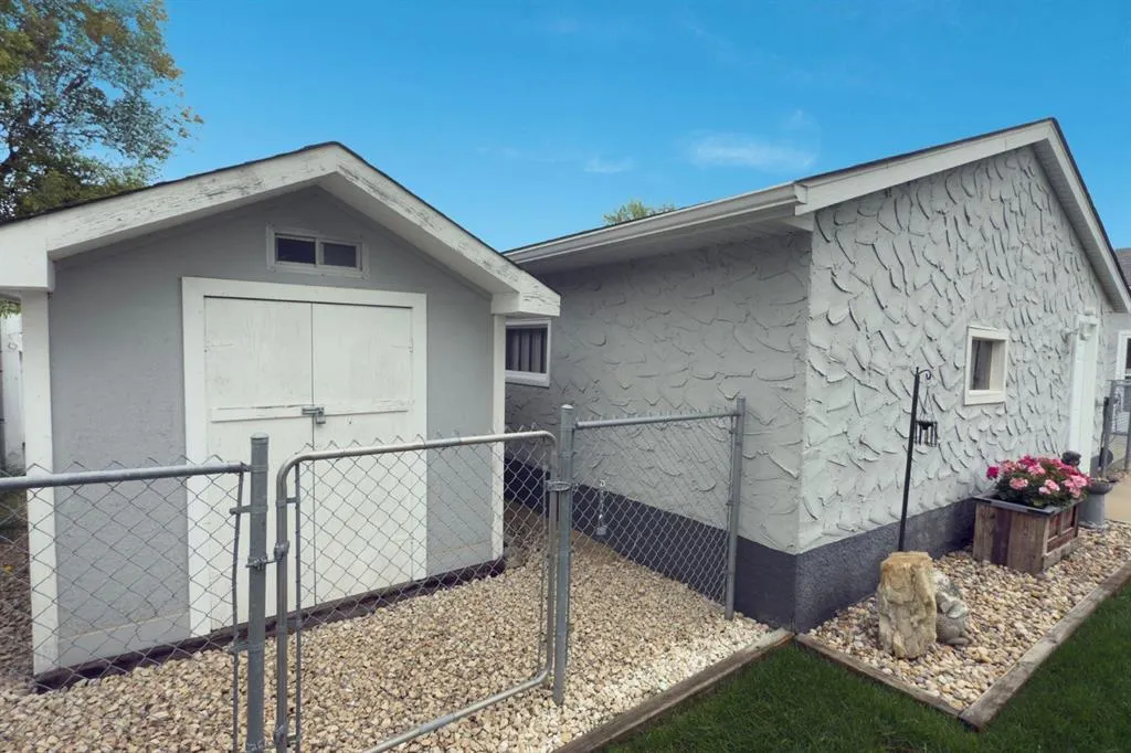 83 Manorview Close