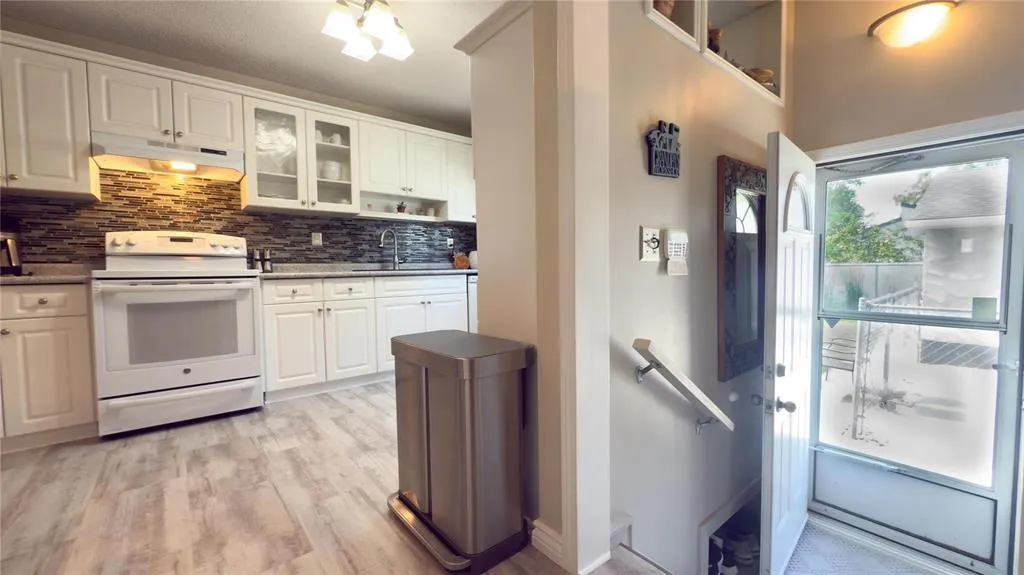 83 Manorview Close
