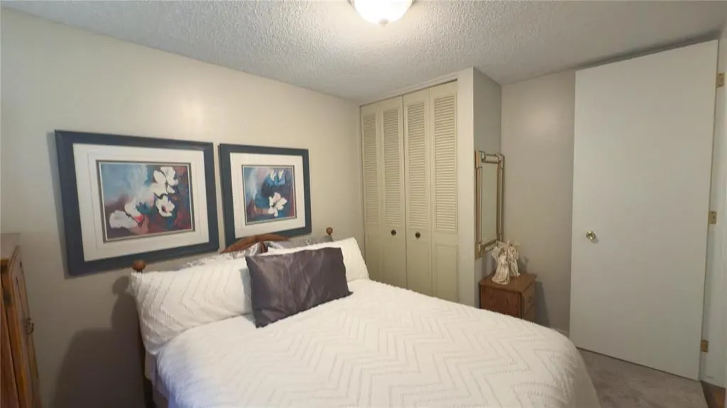 83 Manorview Close
