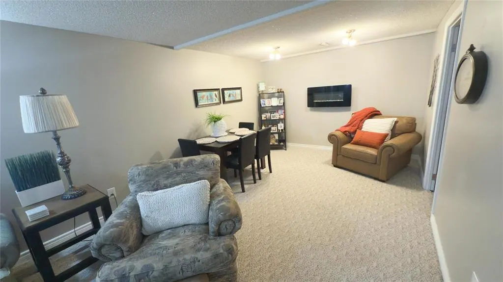 83 Manorview Close