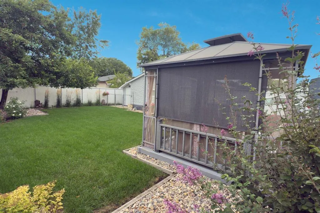 83 Manorview Close