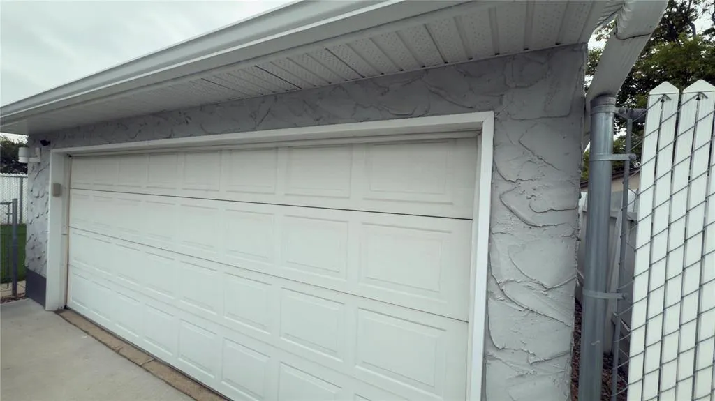 83 Manorview Close