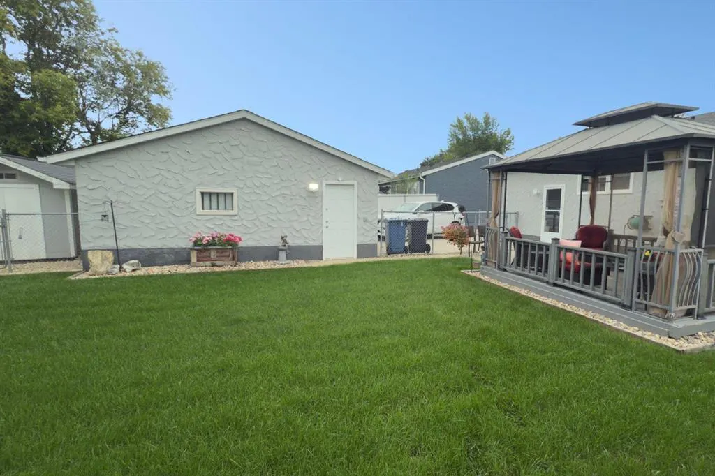 83 Manorview Close