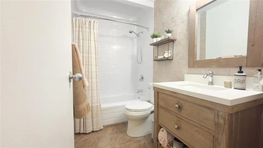 83 Manorview Close